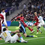 Gerrard thẳng thừng: 'HLV Slot, đừng than vãn nữa!' 1