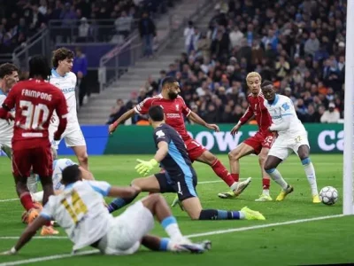 Gerrard thẳng thừng: ‘HLV Slot, đừng than vãn nữa!’