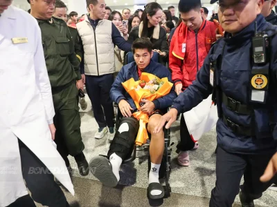 Biển Người Nghẹt Thở Đón U23 Việt Nam Về Nước: HLV Kim Sang Sik Cùng Các Ngôi Sao Được Chào Đón Nồng Nhiệt