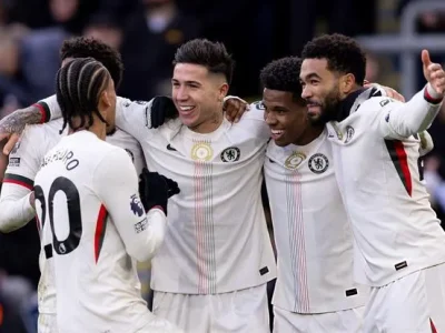 Liam Rosenior ‘bùng nổ’ sau chiến thắng 3-1 của Chelsea, tiết lộ bí quyết chăm sóc sao trẻ Estevao