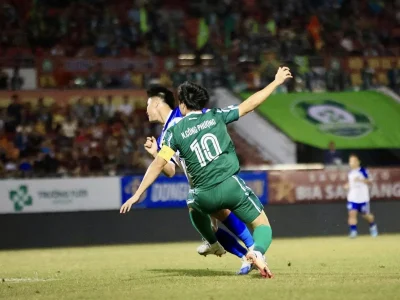 Công Phượng ghi bàn rồi dính chấn thương, Đồng Nai ngược dòng thắng đậm nhưng lo lắng