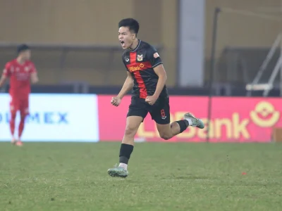 HLV Kim Sang-sik ‘nóng mắt’ trước siêu phẩm Messi của sao Việt kiều Trần Thành Trung vào lưới CAHN