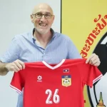 Bất ngờ: Lào sa thải bạn thân HLV Kim Sang Sik, đón HLV châu Âu 'khủng' về cầm quân 1