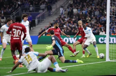 Gerrard thẳng thừng: 'HLV Slot, đừng than vãn nữa!' 1