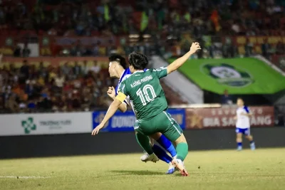 Công Phượng ghi bàn rồi dính chấn thương, Đồng Nai ngược dòng thắng đậm nhưng lo lắng 1